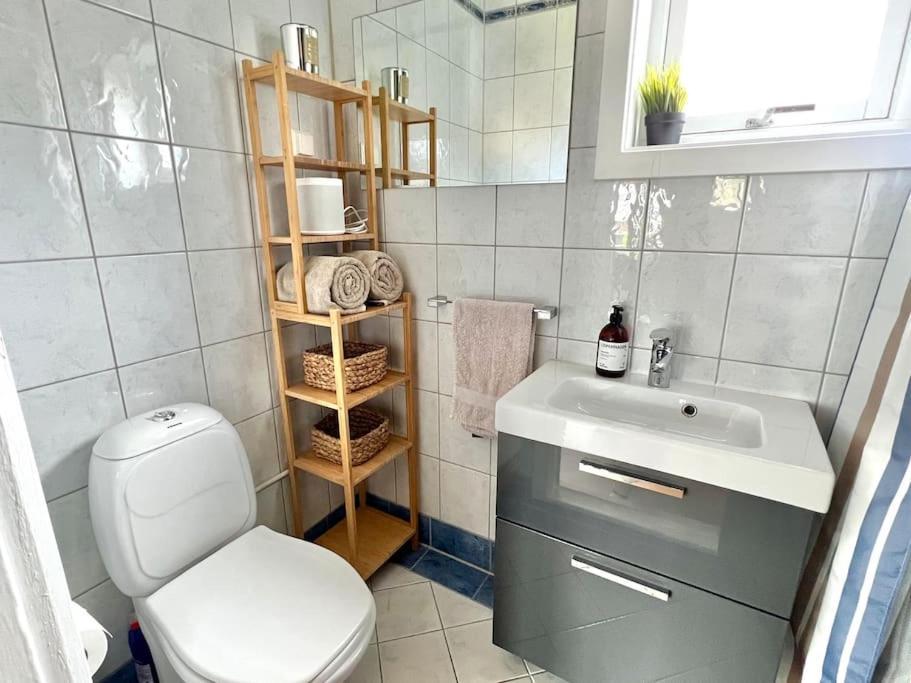 Newly Upgraded Apt: Two Balconies, Sun-drenched! Apartment Bergen